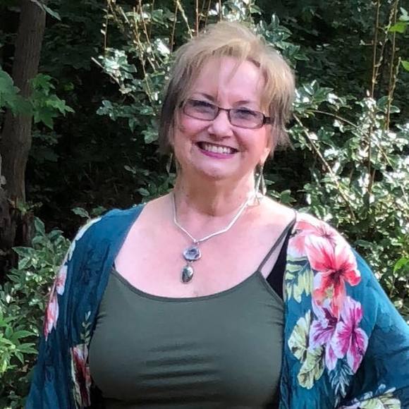 Meet your Posher, Cindy - Picture 1 of 1